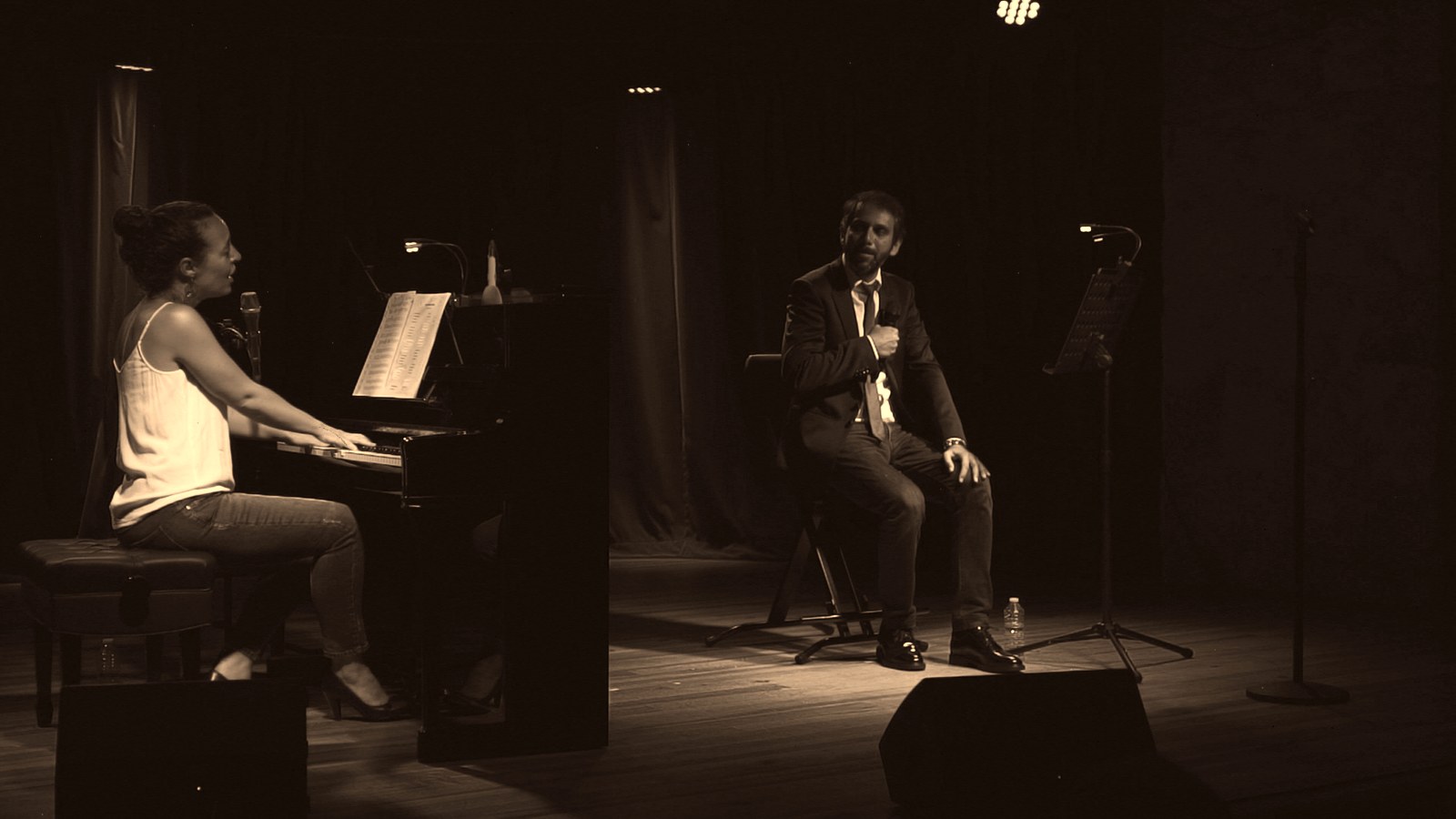 François Anto assis face au piano d’Aurore Illien
